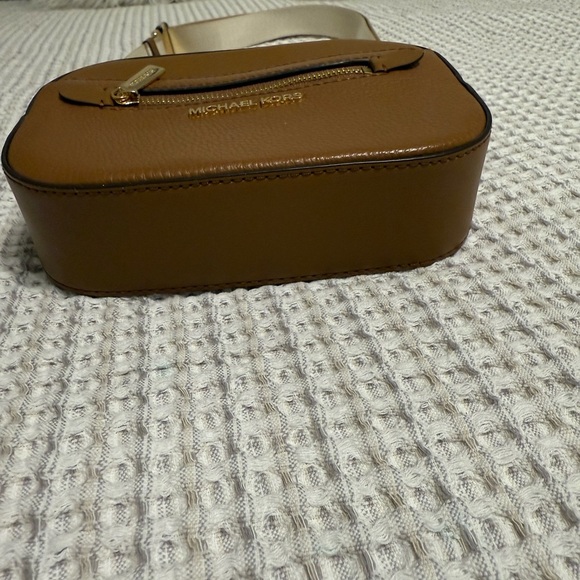 Michael Kors Jet Set Small Pebbled Leather Belt Bag - Picture 10 of 15